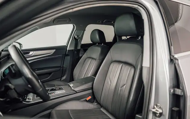 Audi A6 Avant view 12