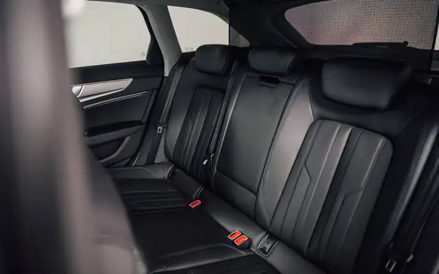 Audi A6 Avant view 8