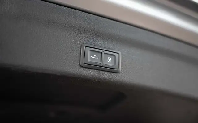 Audi A6 Avant view 7