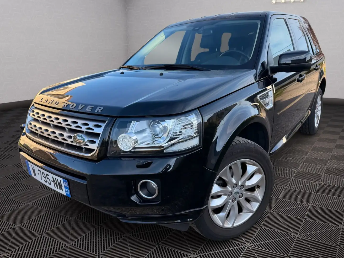 Land Rover Freelander SE Dynamic TD4 CommandShift Noir - 1