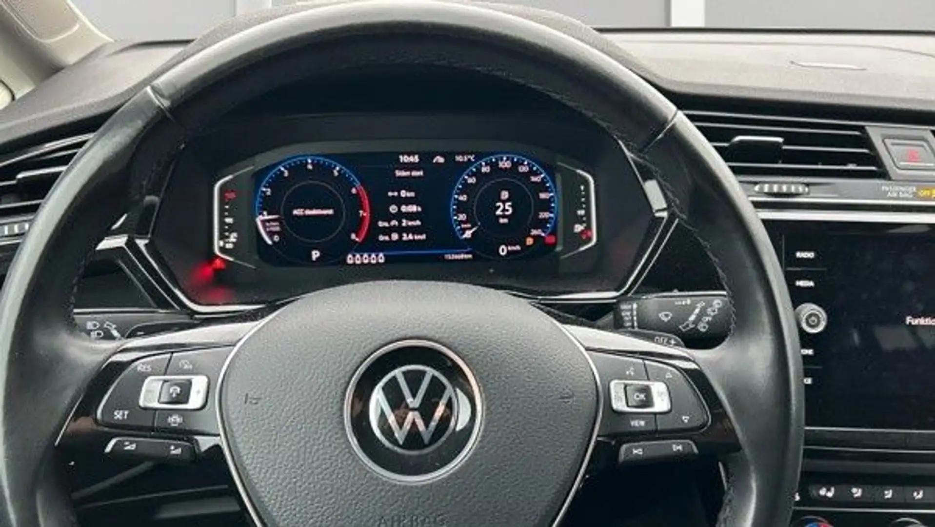 Volkswagen Touran Highline 7Sitze T.Leder CarPlay Cockpit AHK PDC Schwarz - 2