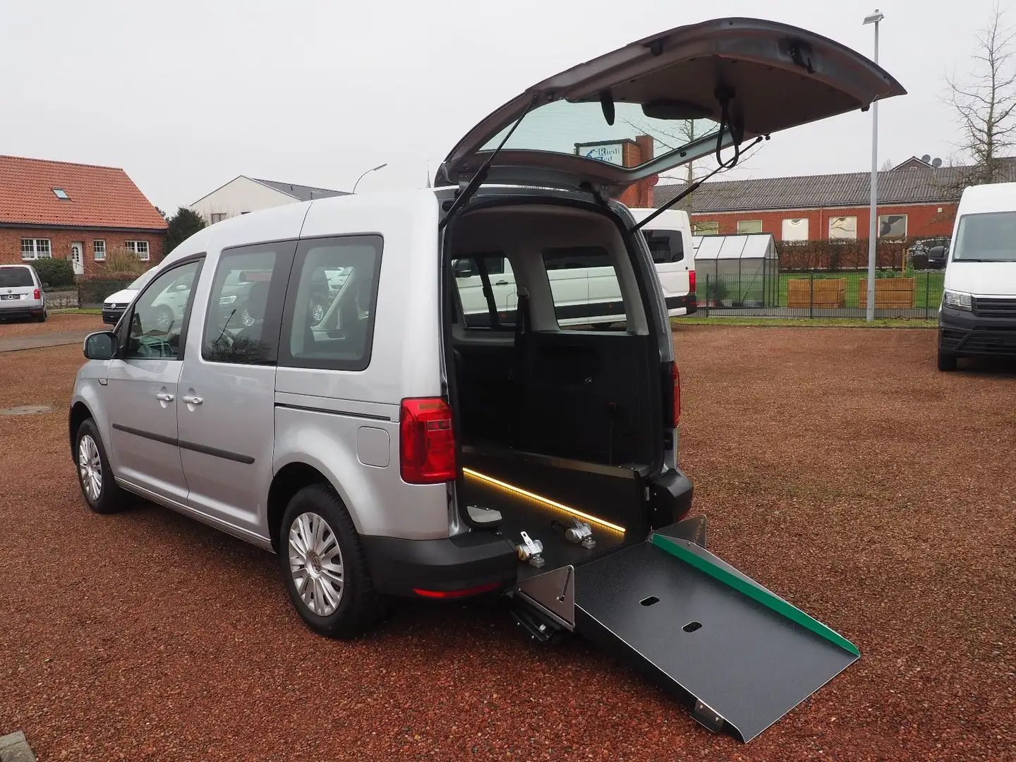 Volkswagen Caddy Klima Navi Behindertengerecht Rampe Plateado - 1