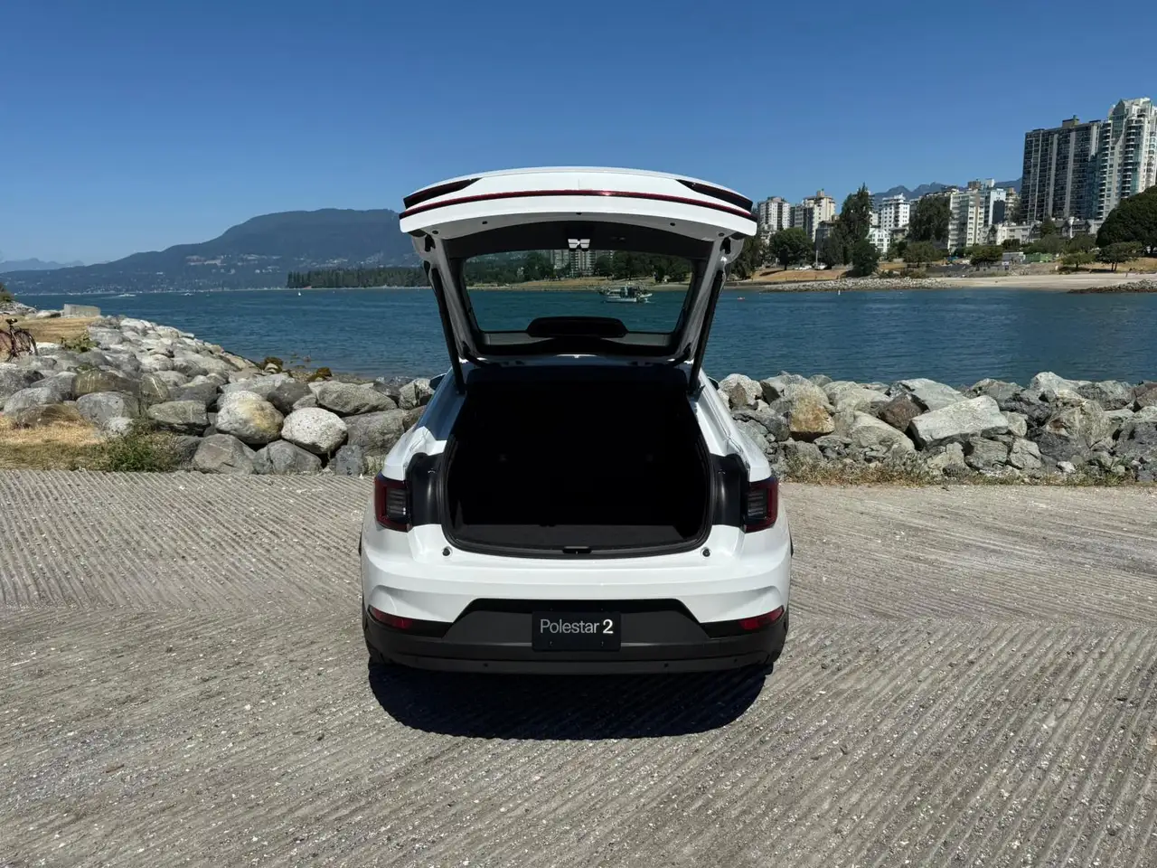 Polestar 2 снимка Polestar 2