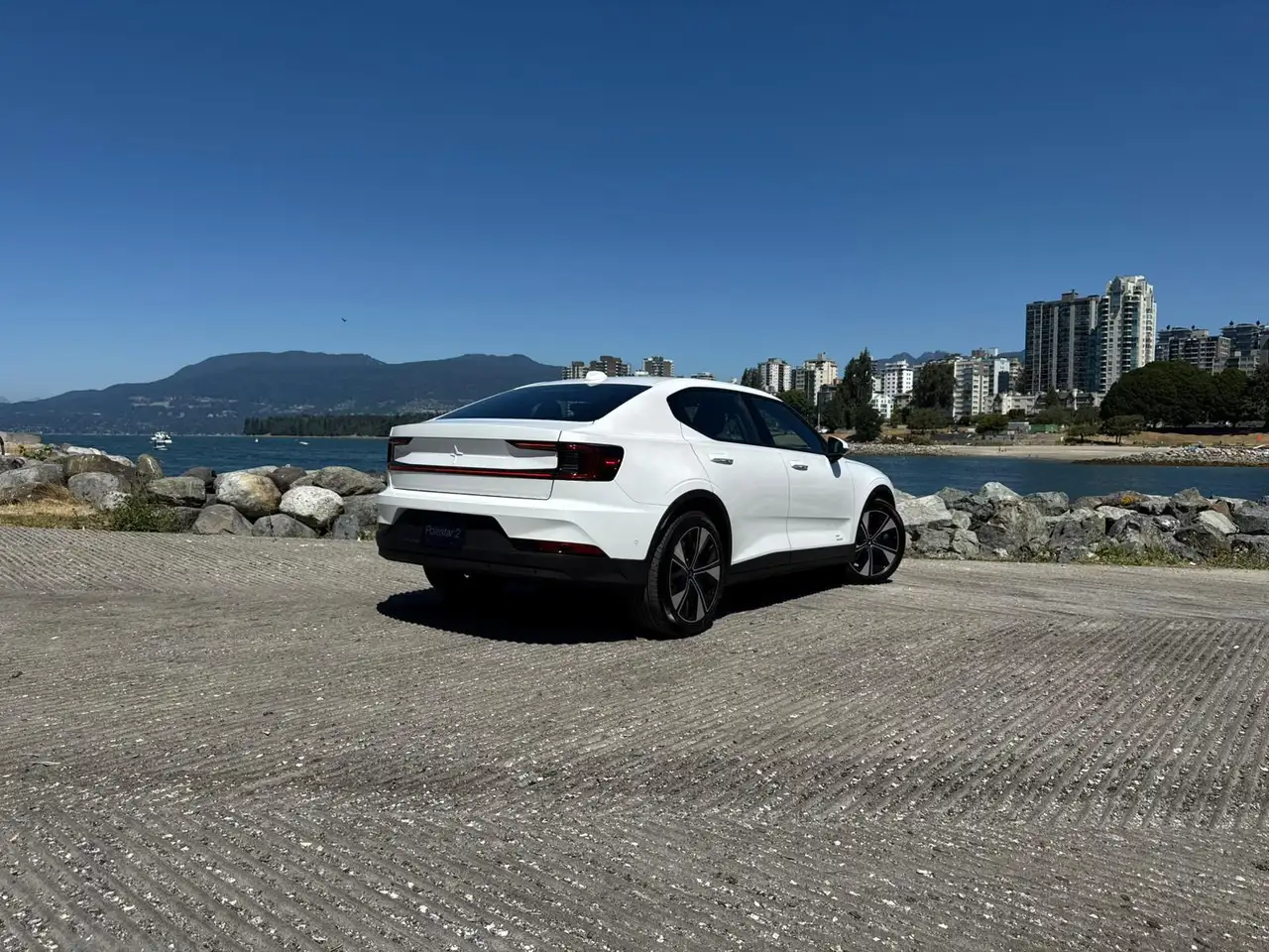 Polestar 2 снимка Polestar 2