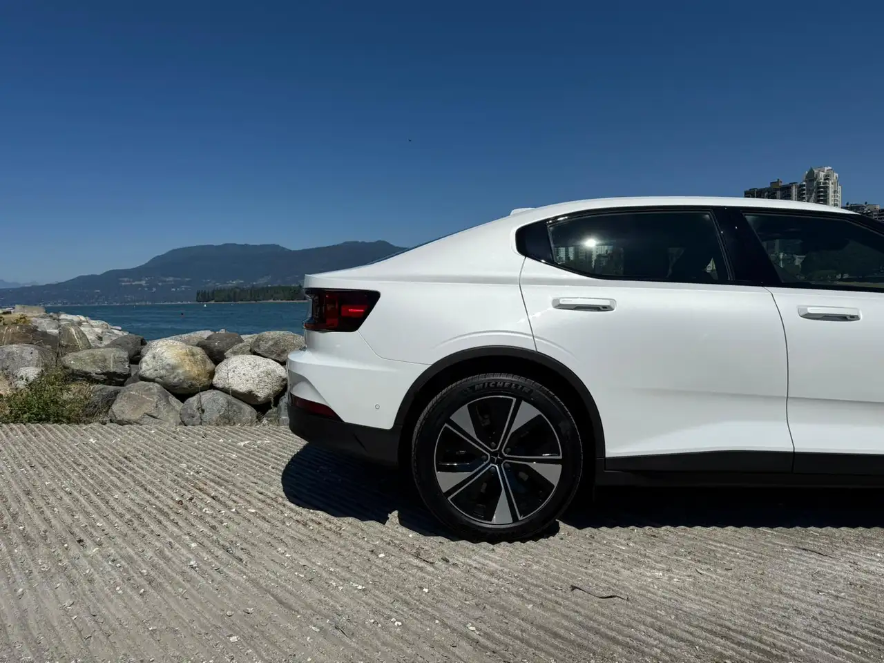 Polestar 2 снимка Polestar 2