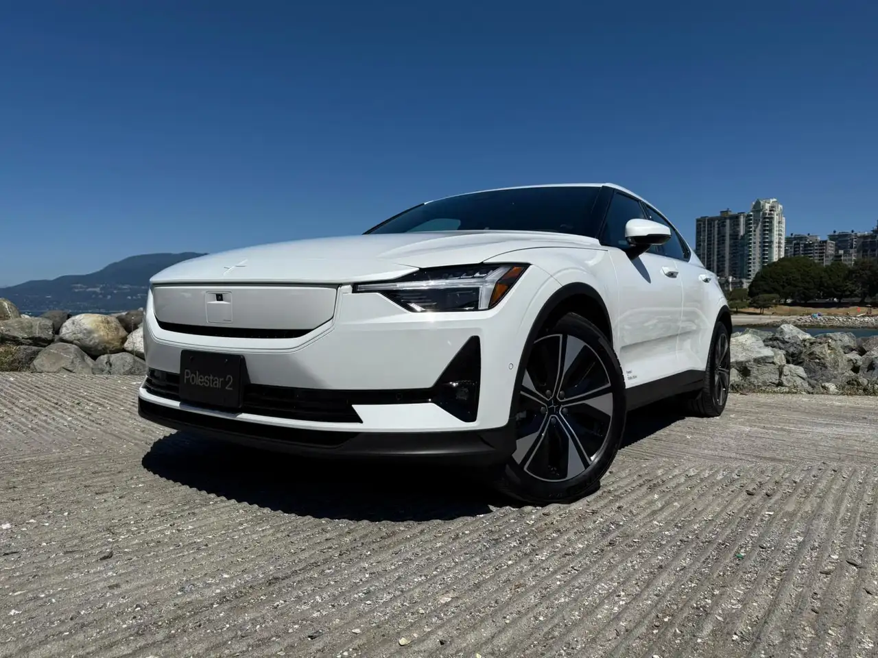 Polestar 2 снимка Polestar 2