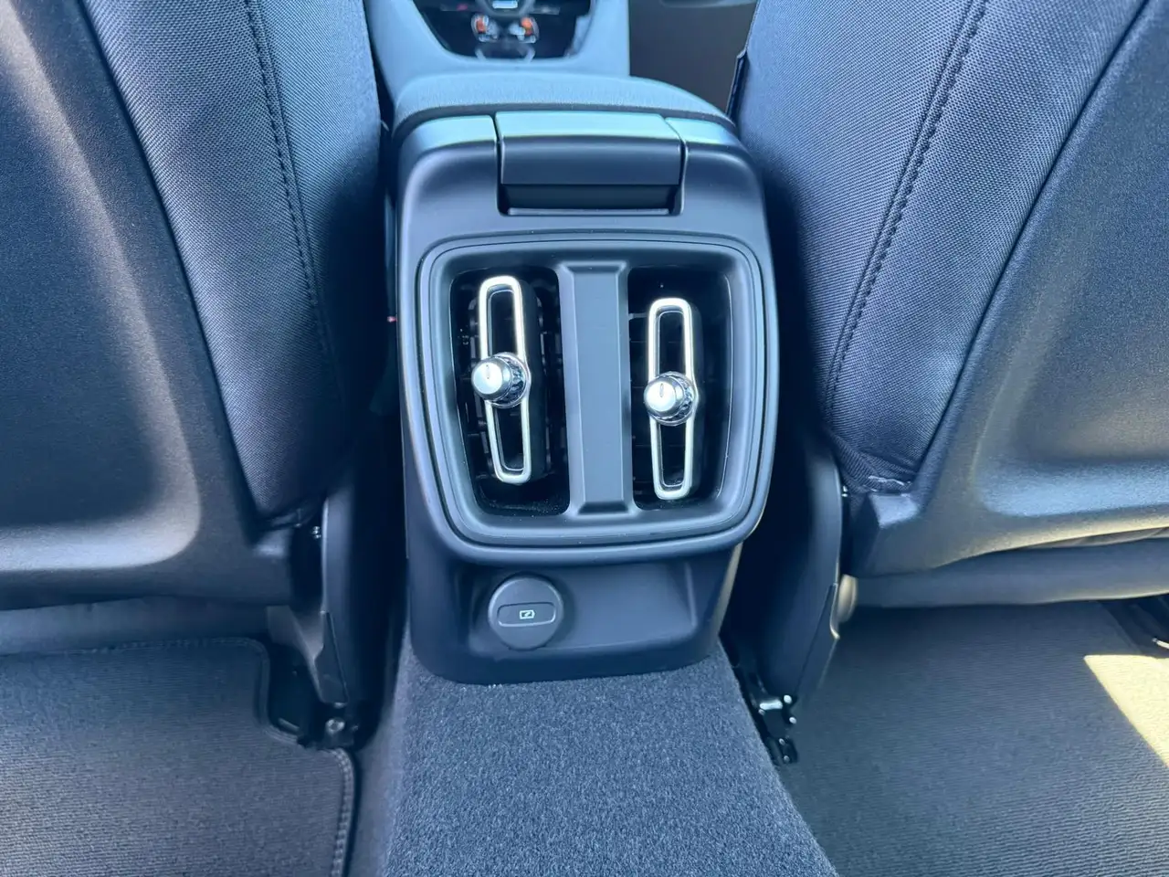 Polestar 2 снимка Polestar 2
