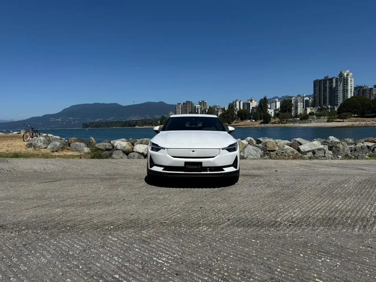 Polestar 2 снимка Polestar 2