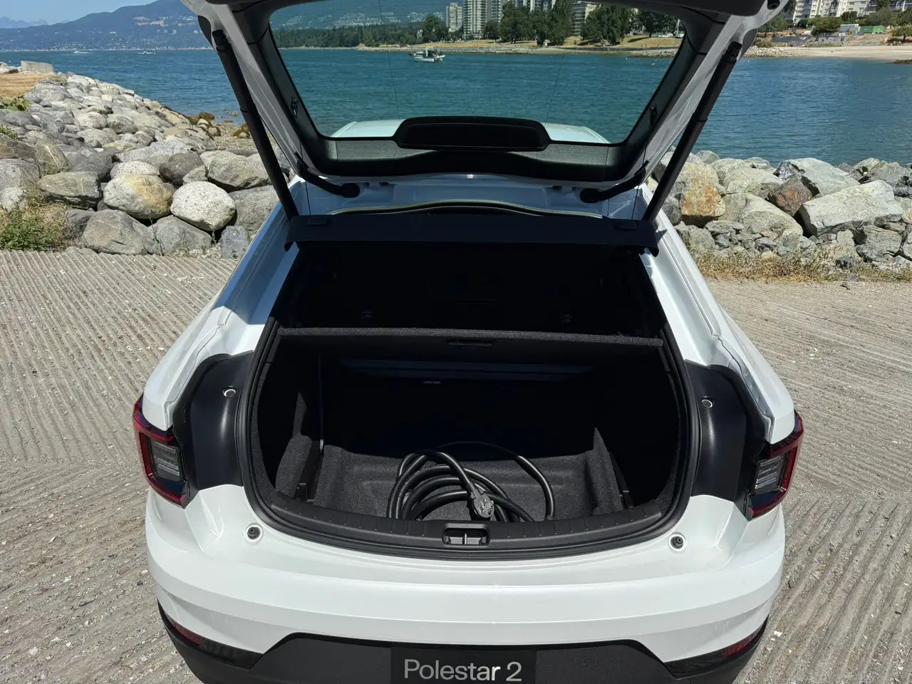 Polestar 2 снимка Polestar 2