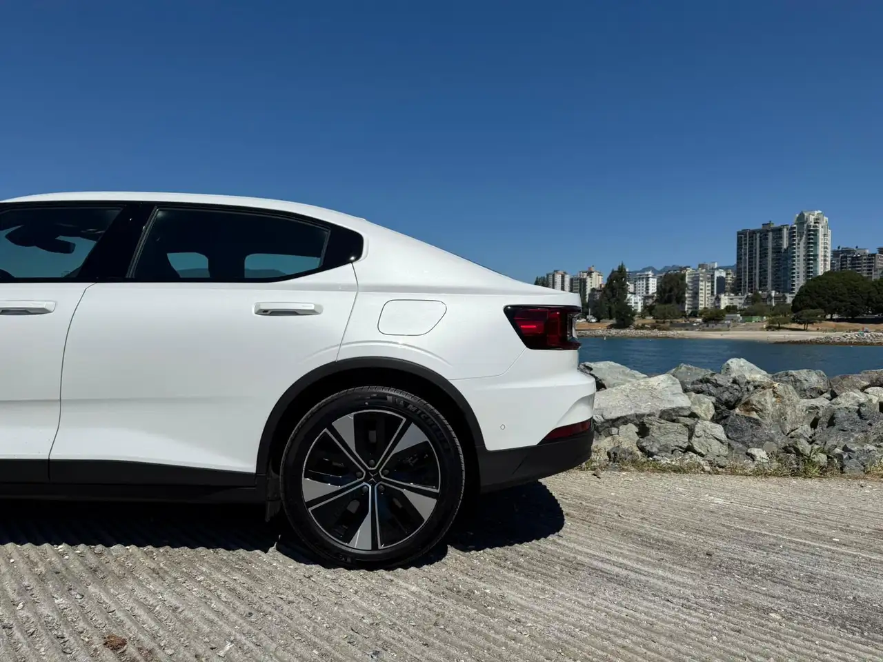 Polestar 2 снимка Polestar 2