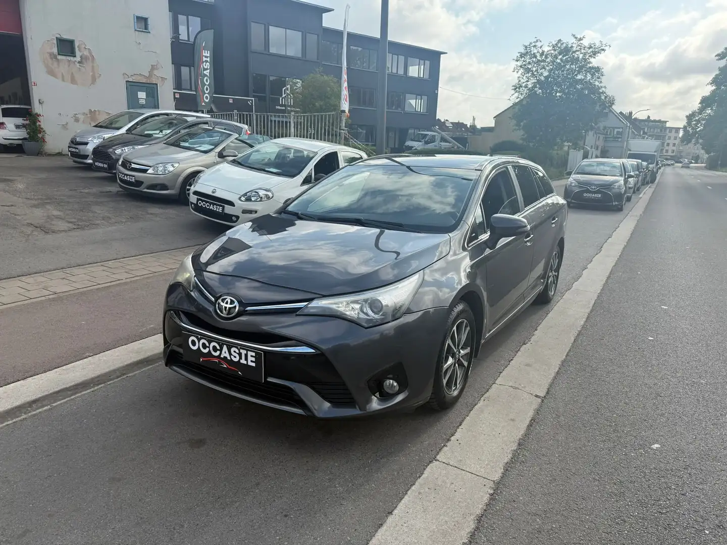 Toyota Avensis Avensis SW 1.6 D-4D Active**CARNET COMPLET** - 1