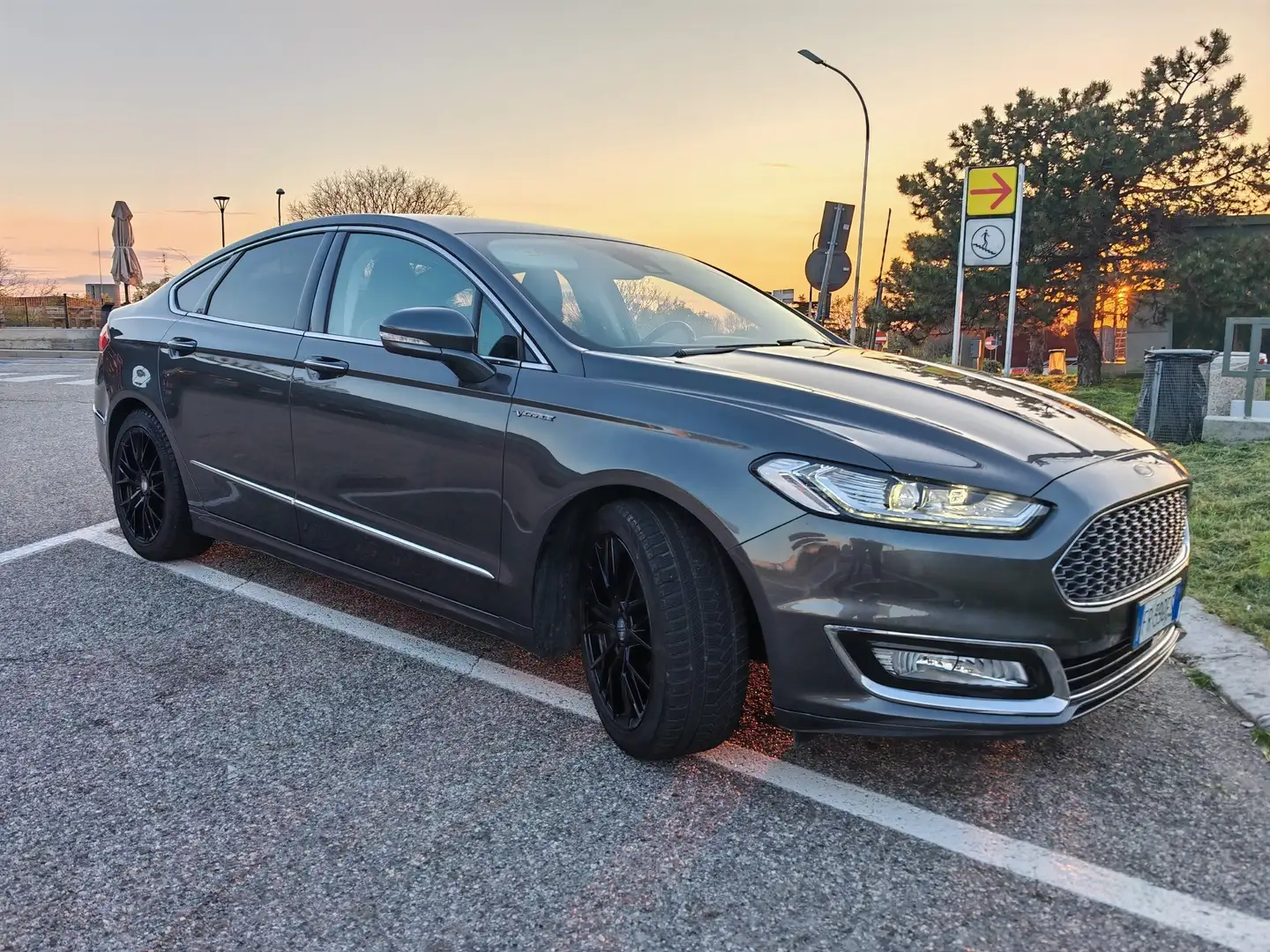Ford Mondeo 2.0 Hybrid- Vignale - 1