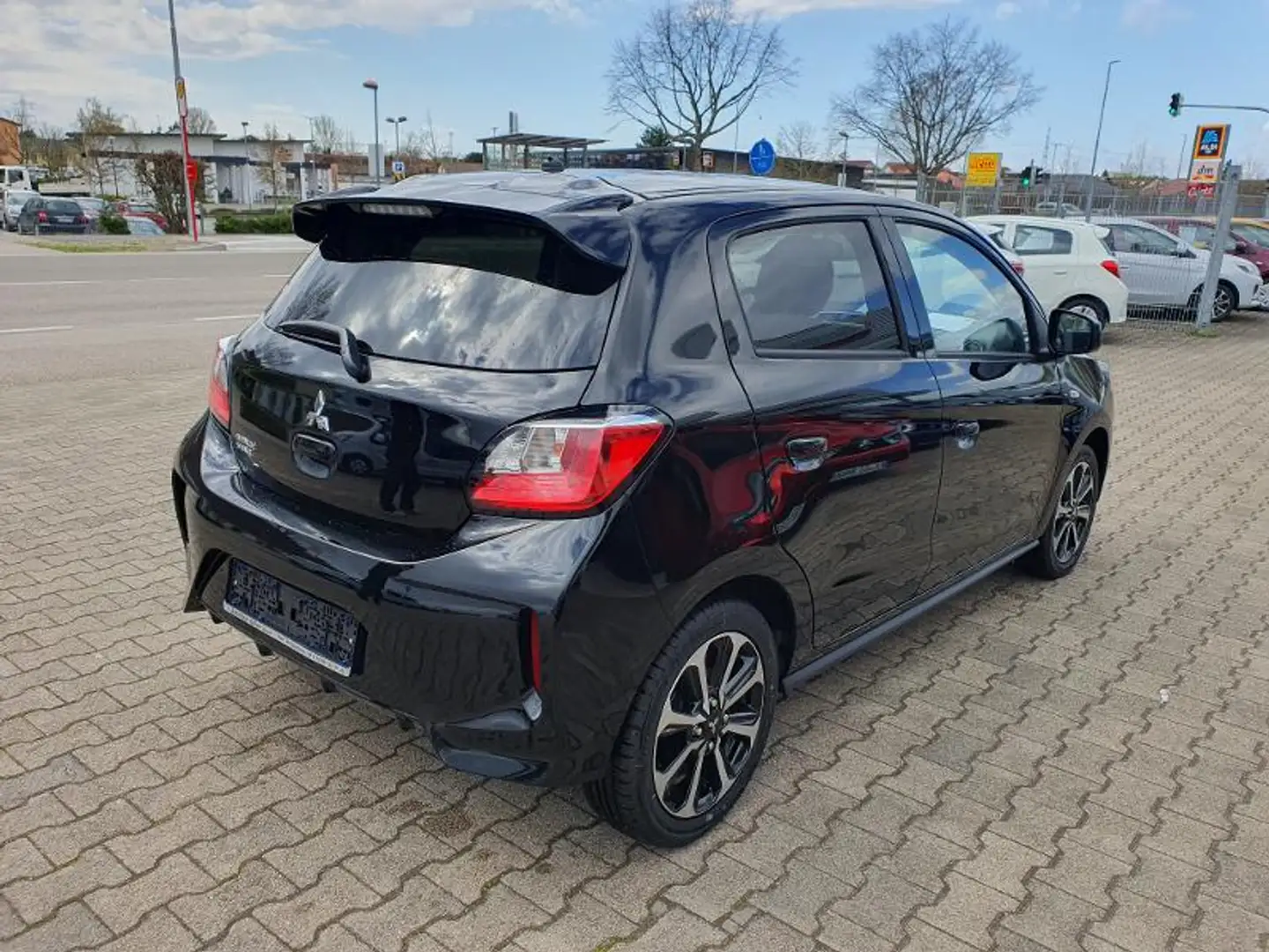 Mitsubishi Space Star Select+ 1.2 MIVEC ClearTec 5-Gang Schwarz - 2