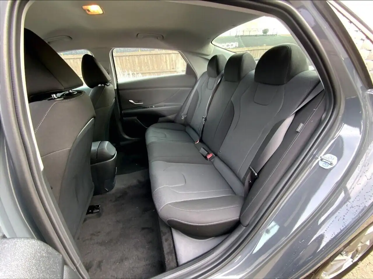 Hyundai ELANTRA photo Hyundai ELANTRA