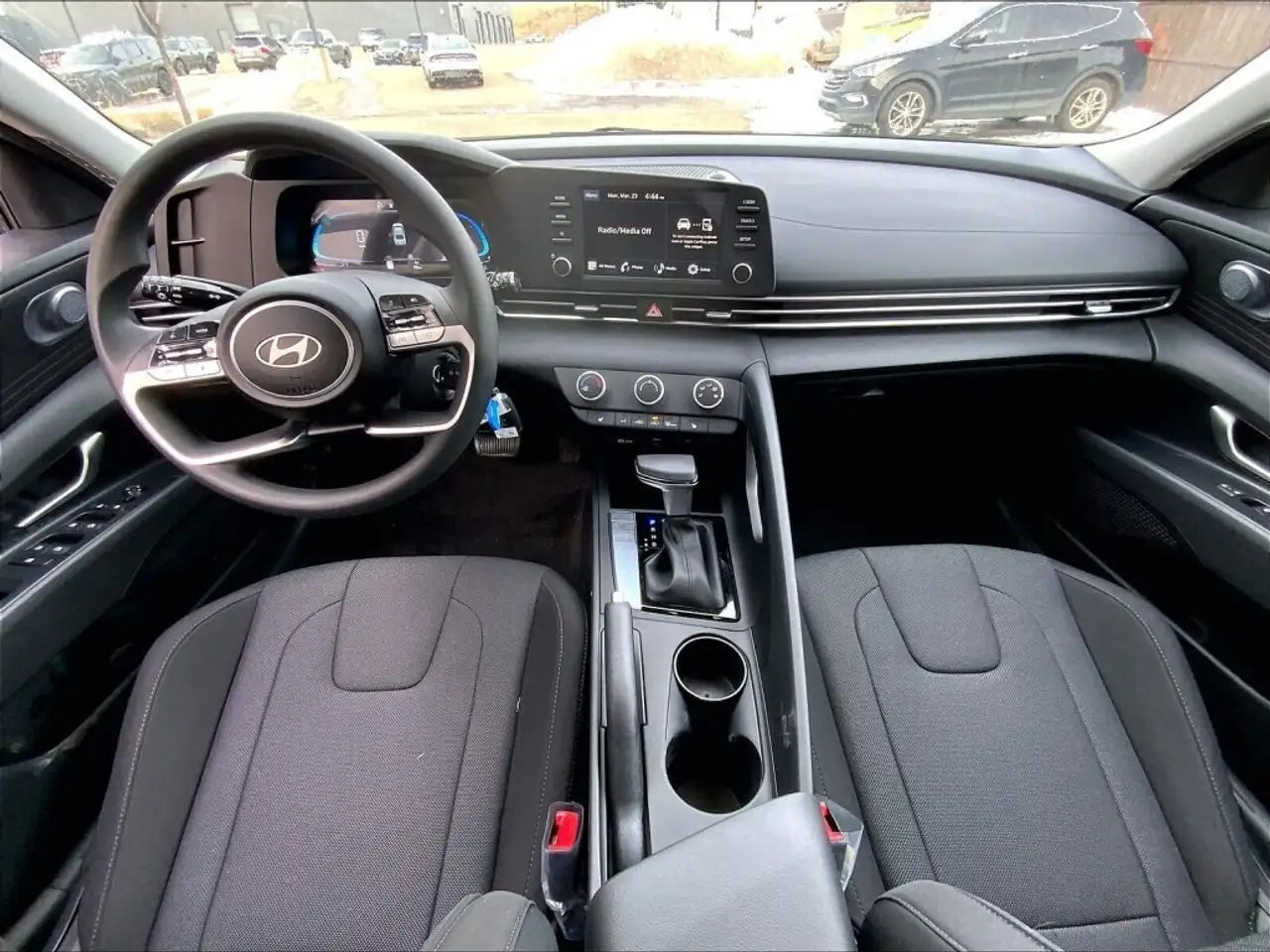 Hyundai ELANTRA photo Hyundai ELANTRA