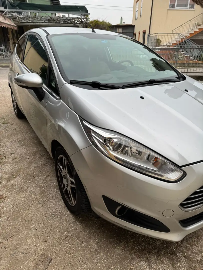 Ford Fiesta 1.5 TDCi 75CV 3p Titanium Argento - 2