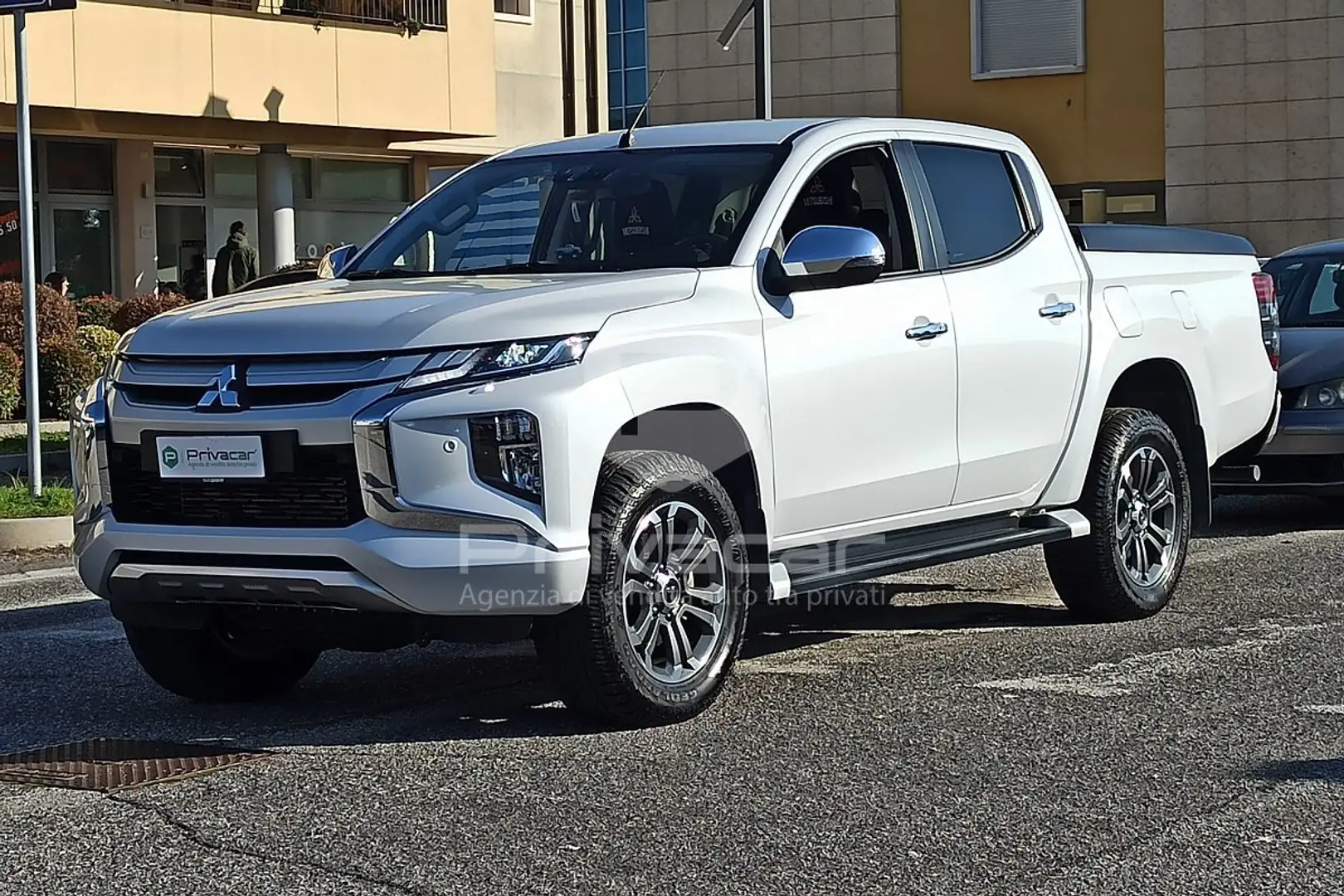 Mitsubishi L200 2.3 D Double Cab 4x4 Super Select Diamond aut. Argent - 1