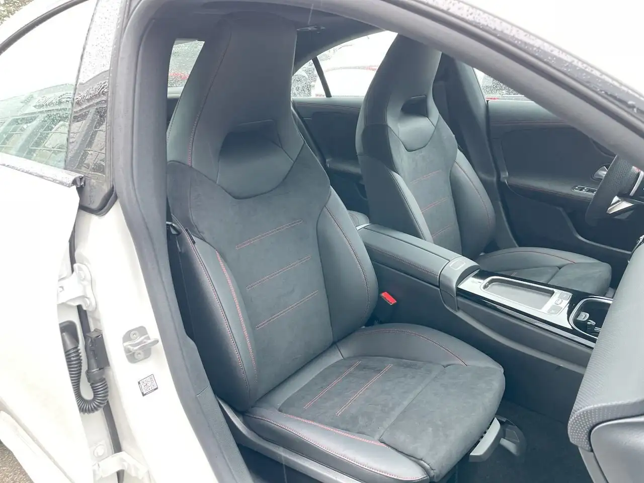 Mercedes-Benz CLA снимка Mercedes-Benz CLA