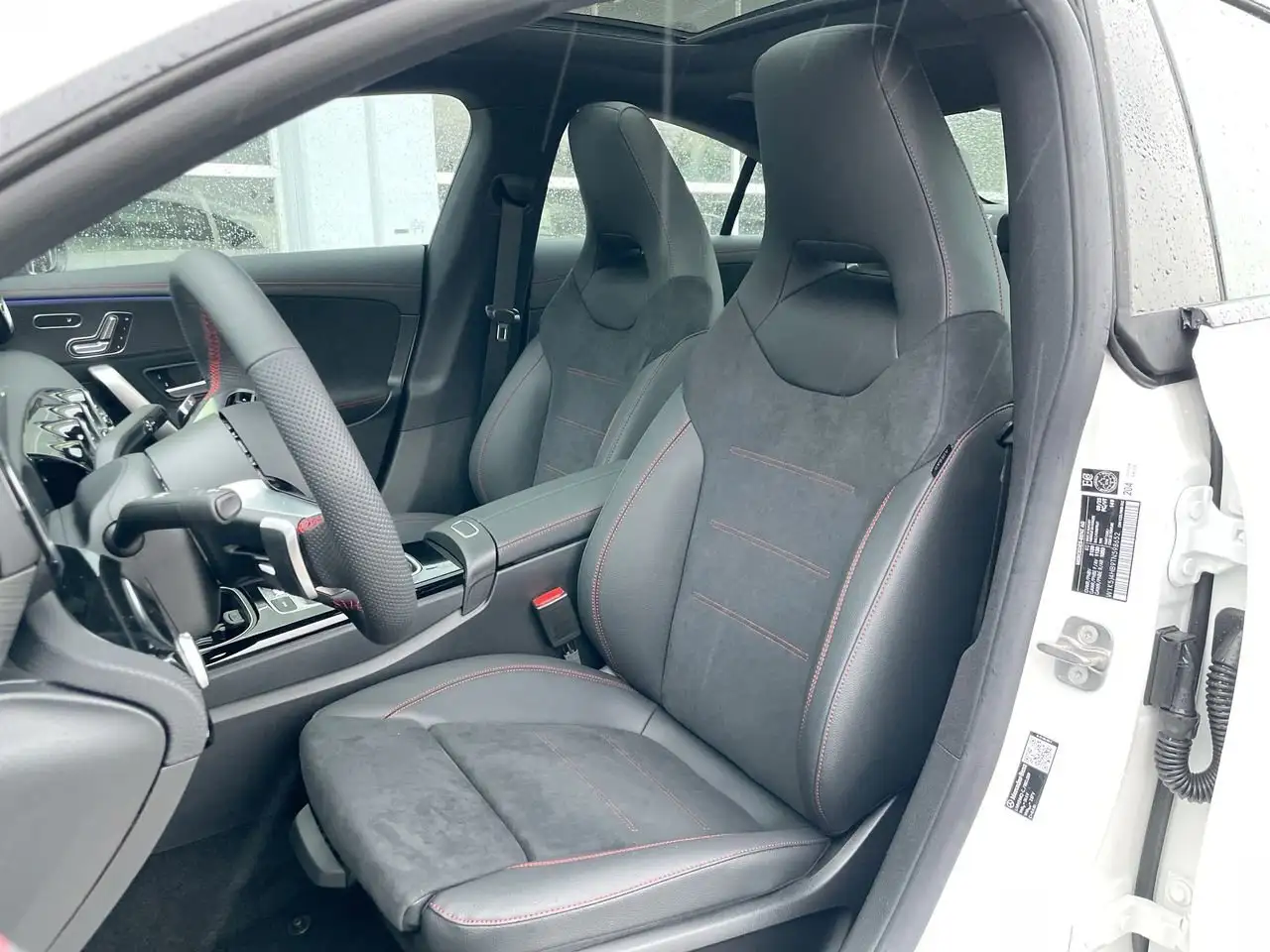 Mercedes-Benz CLA снимка Mercedes-Benz CLA