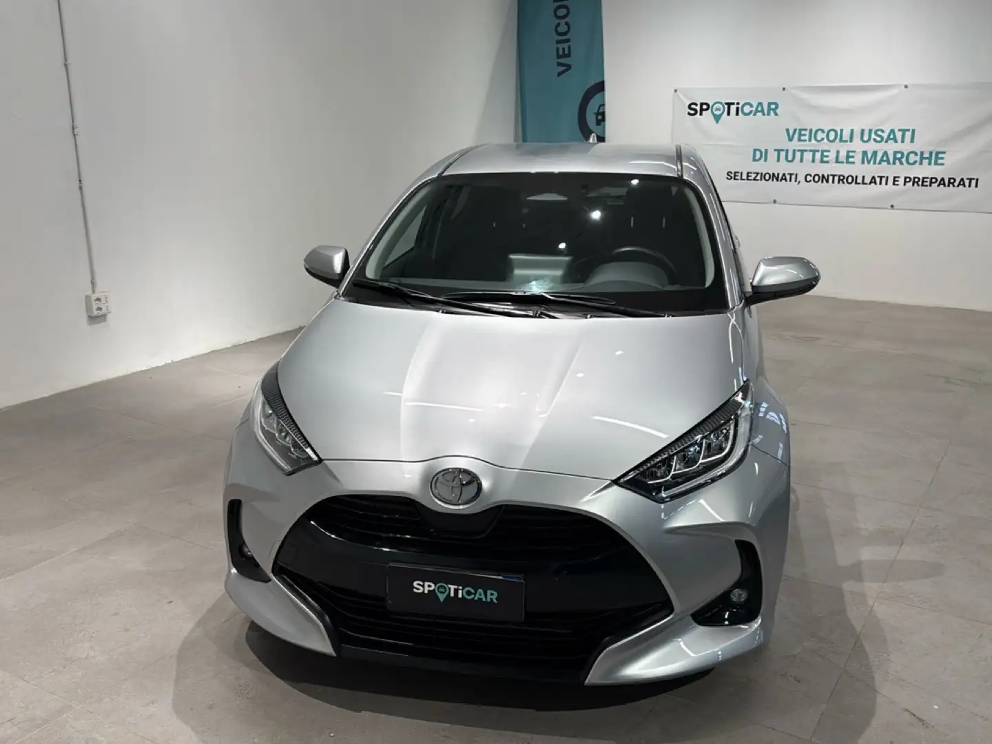 Toyota Yaris Yaris 1.5 Hybrid 5 porte Silber - 2