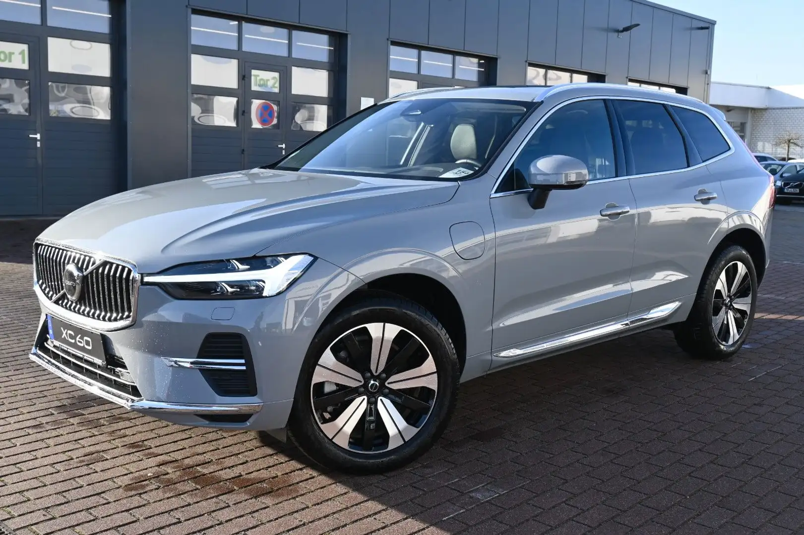 Volvo XC60 T6 RC AWD 0,5% *H&K**FSHZG*BLIS*ACC Grau - 1