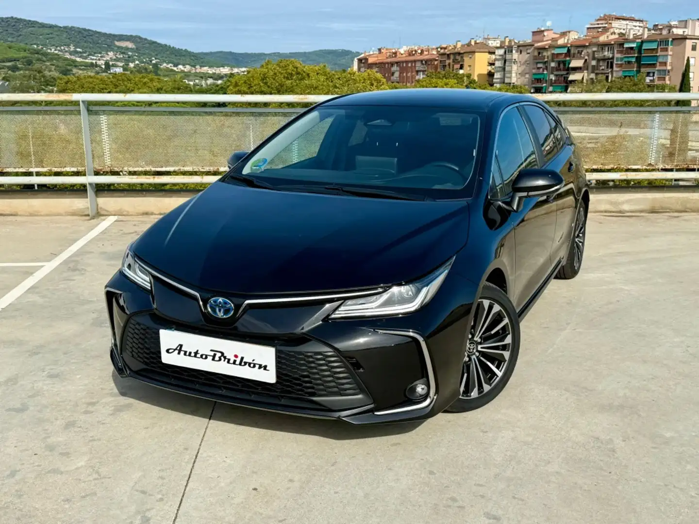 Toyota Corolla Sedán 140H Style Noir - 2