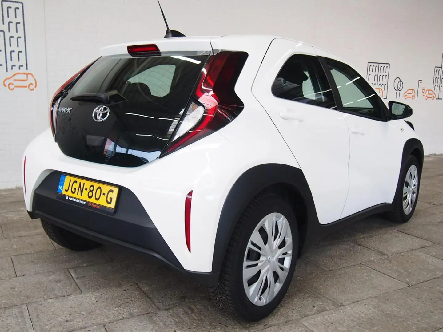 Toyota Aygo X 1.0 VVT-i MT Play *BTW* Adaptive, Camera, Carplay, Blanco - 2