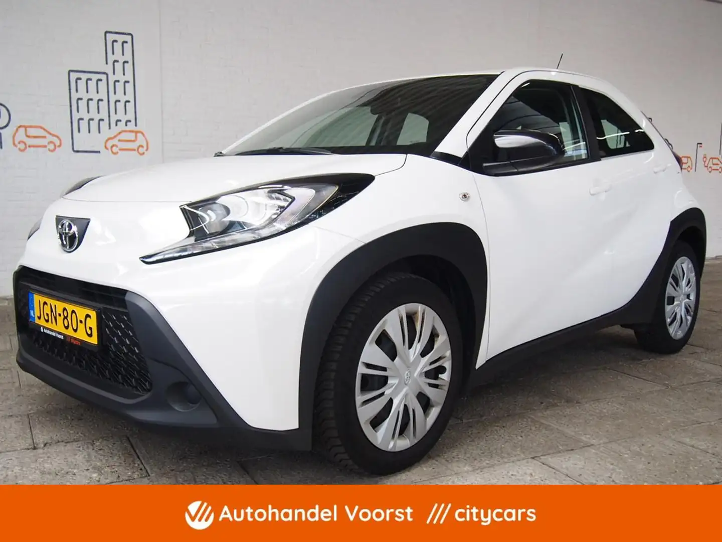 Toyota Aygo X 1.0 VVT-i MT Play *BTW* Adaptive, Camera, Carplay, Blanco - 1
