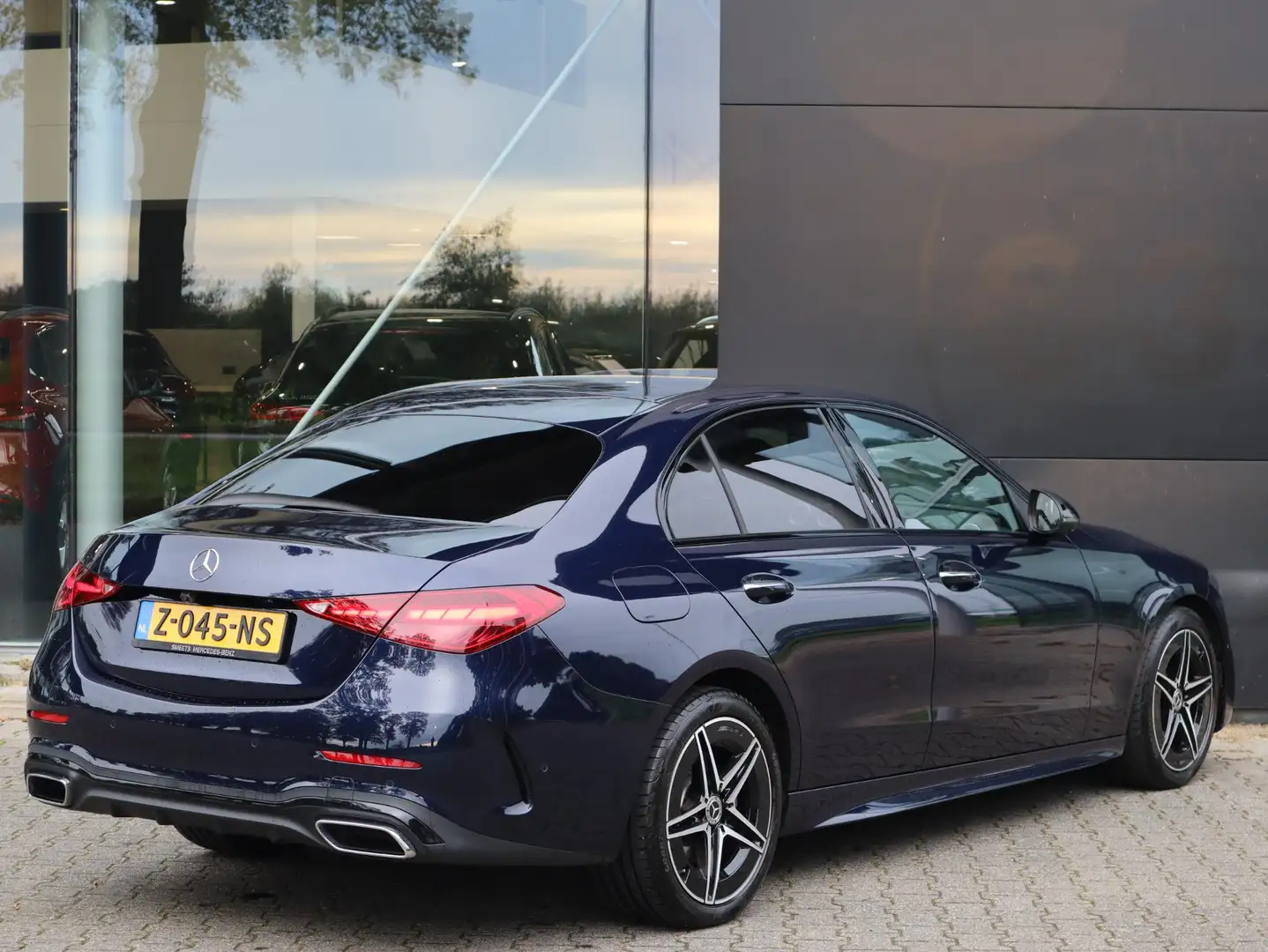 Mercedes-Benz C 180 AMG Line Blauw - 2