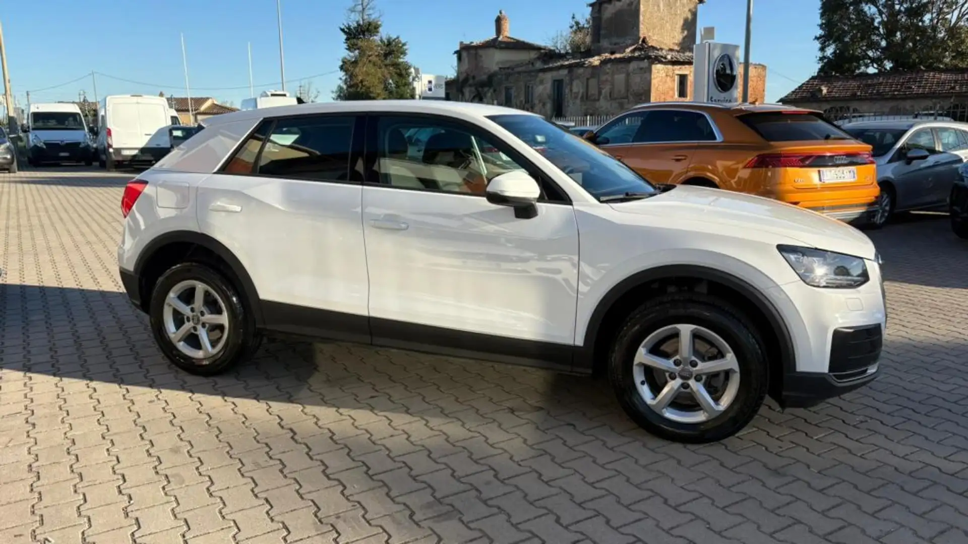 Audi Q2 30 TFSI Business IVA ESPOSTA IDONEA NEOPATENTATI Blanc - 2