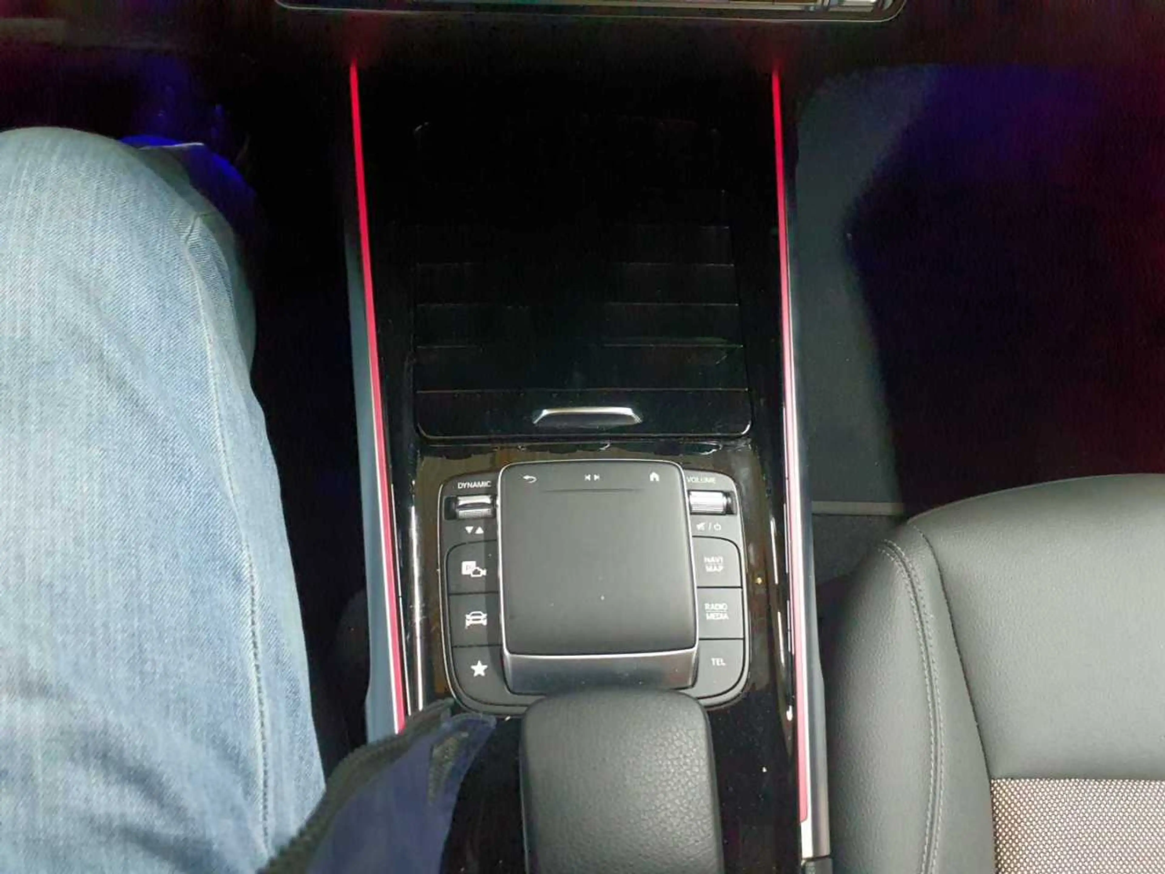 Mercedes-Benz EQB 250 EQB 250 Electric Art Adv.+ AssiP PANO EnergP — photo 10