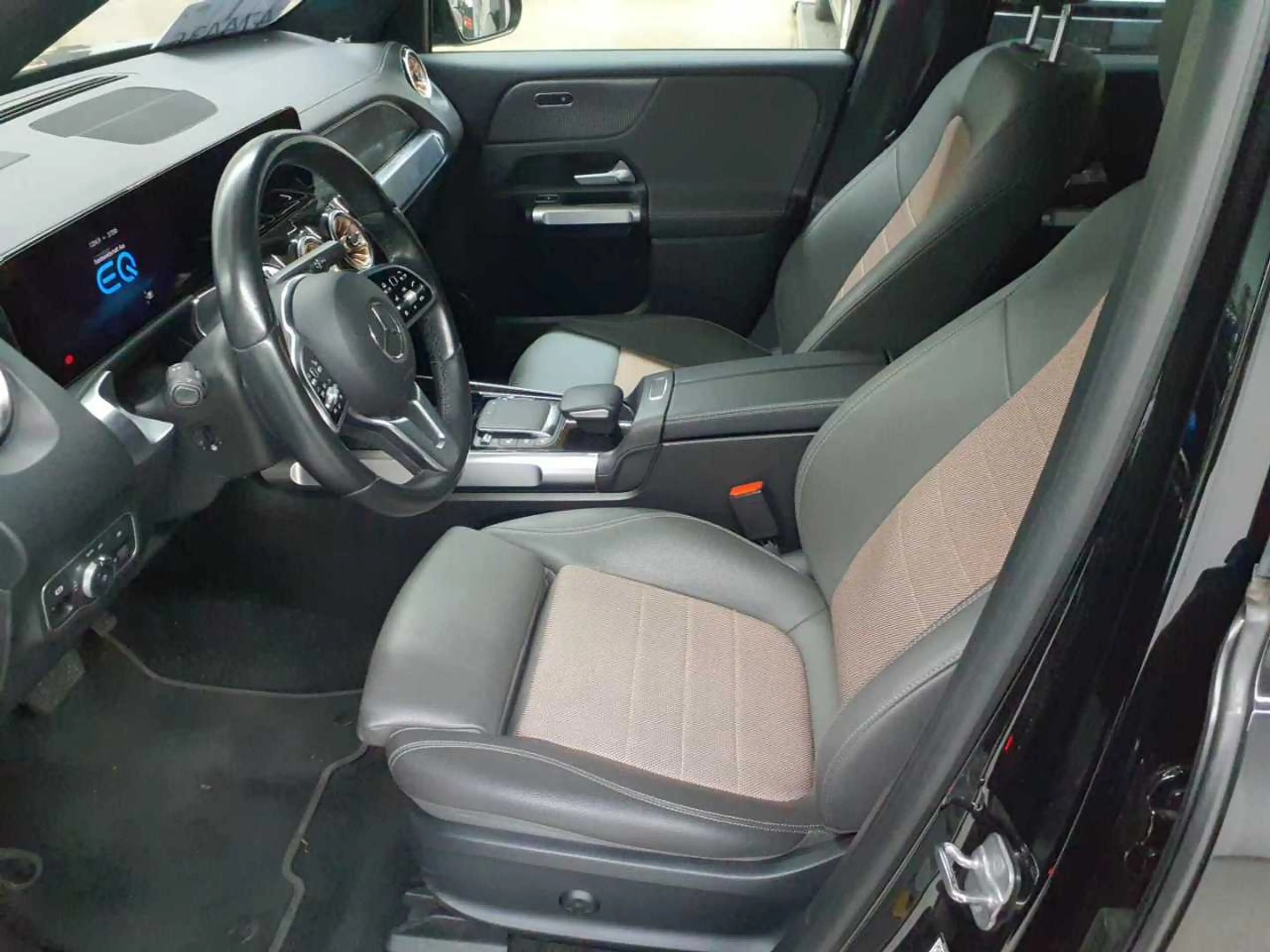 Mercedes-Benz EQB 250 EQB 250 Electric Art Adv.+ AssiP PANO EnergP — photo 7