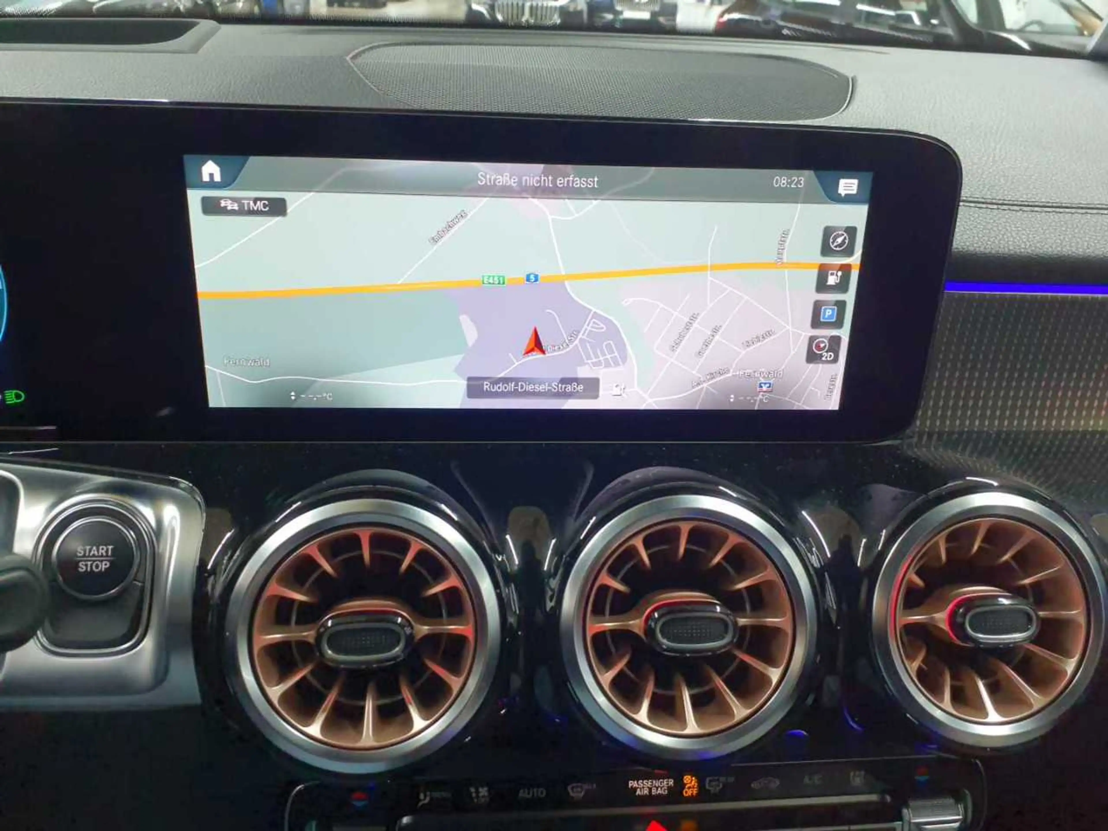 Mercedes-Benz EQB 250 EQB 250 Electric Art Adv.+ AssiP PANO EnergP — photo 12