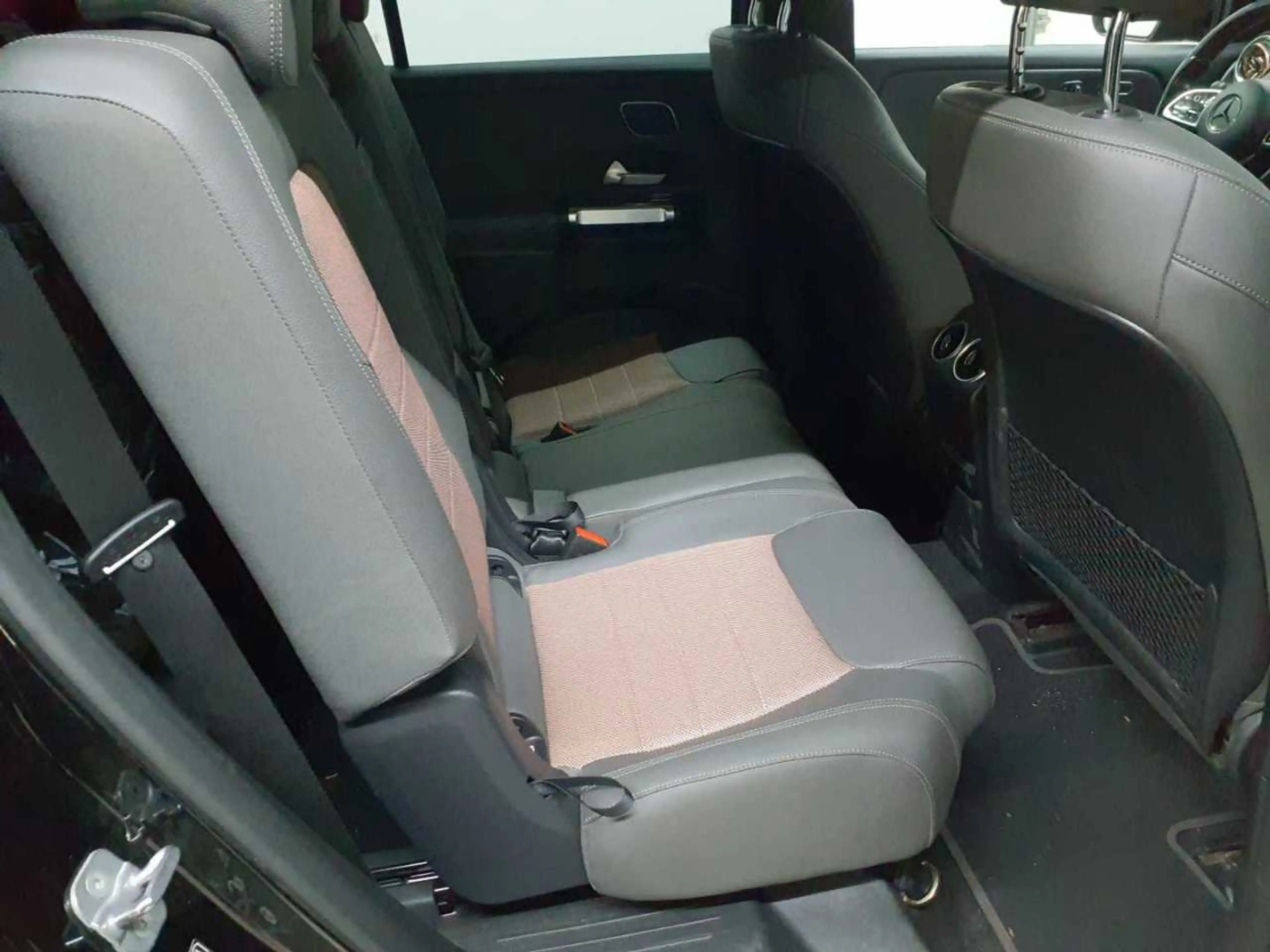 Mercedes-Benz EQB 250 EQB 250 Electric Art Adv.+ AssiP PANO EnergP — photo 14