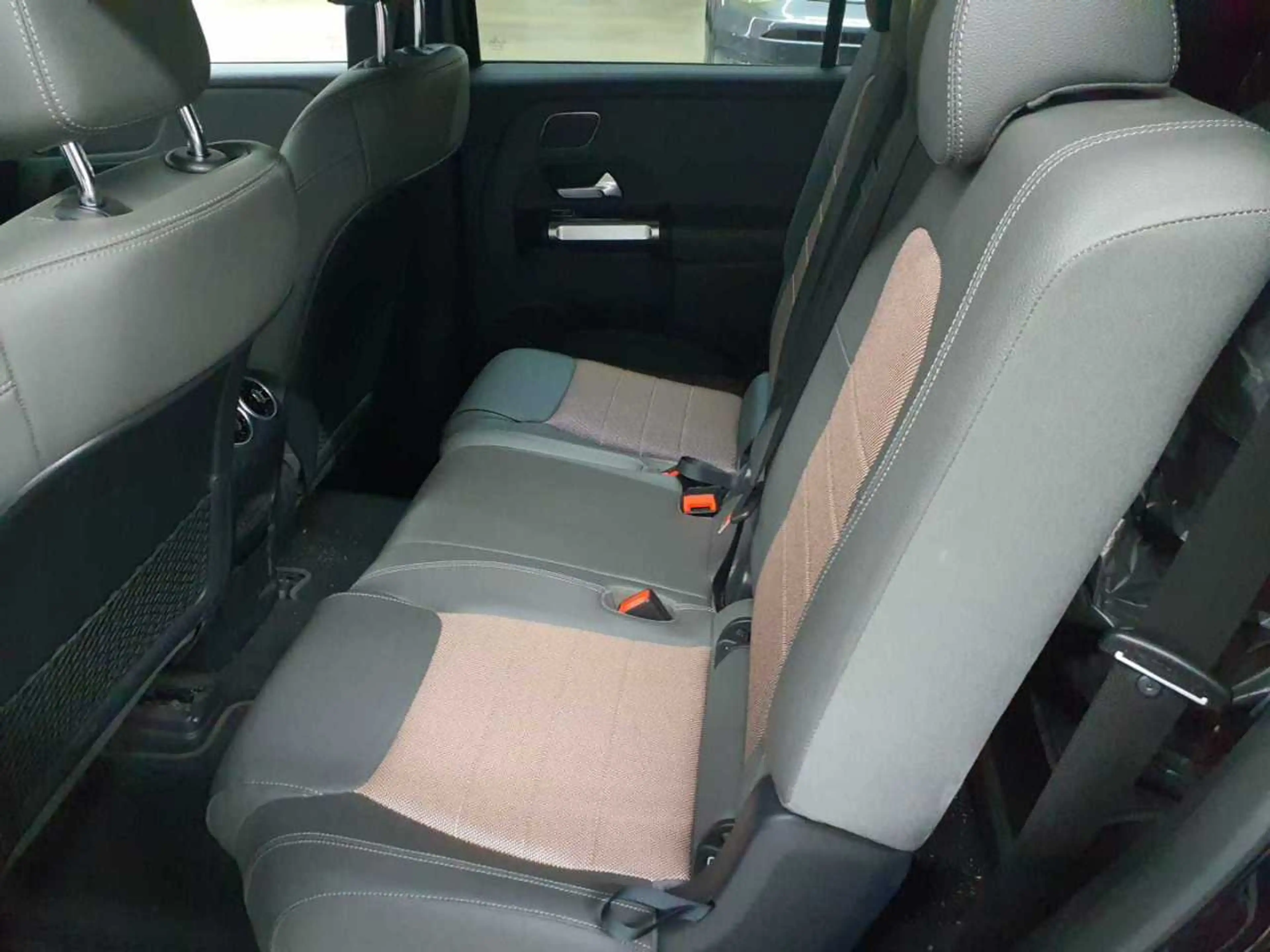 Mercedes-Benz EQB 250 EQB 250 Electric Art Adv.+ AssiP PANO EnergP — photo 13