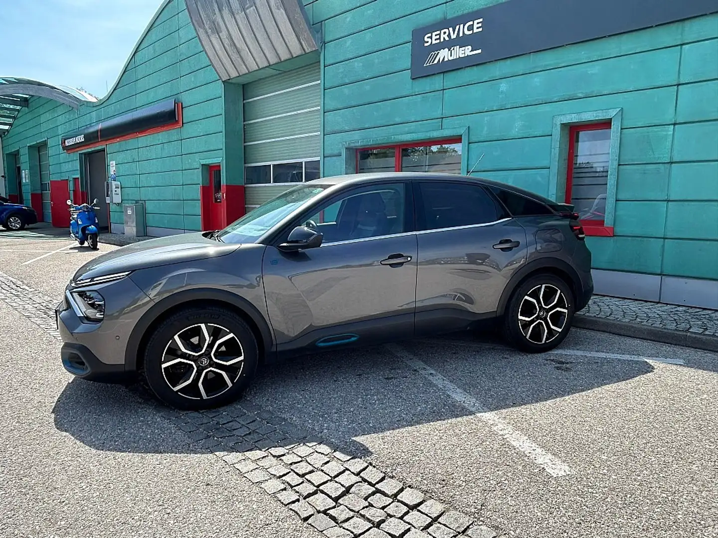 Citroen C4 e-C4 136 50kWh Shine Grijs - 2