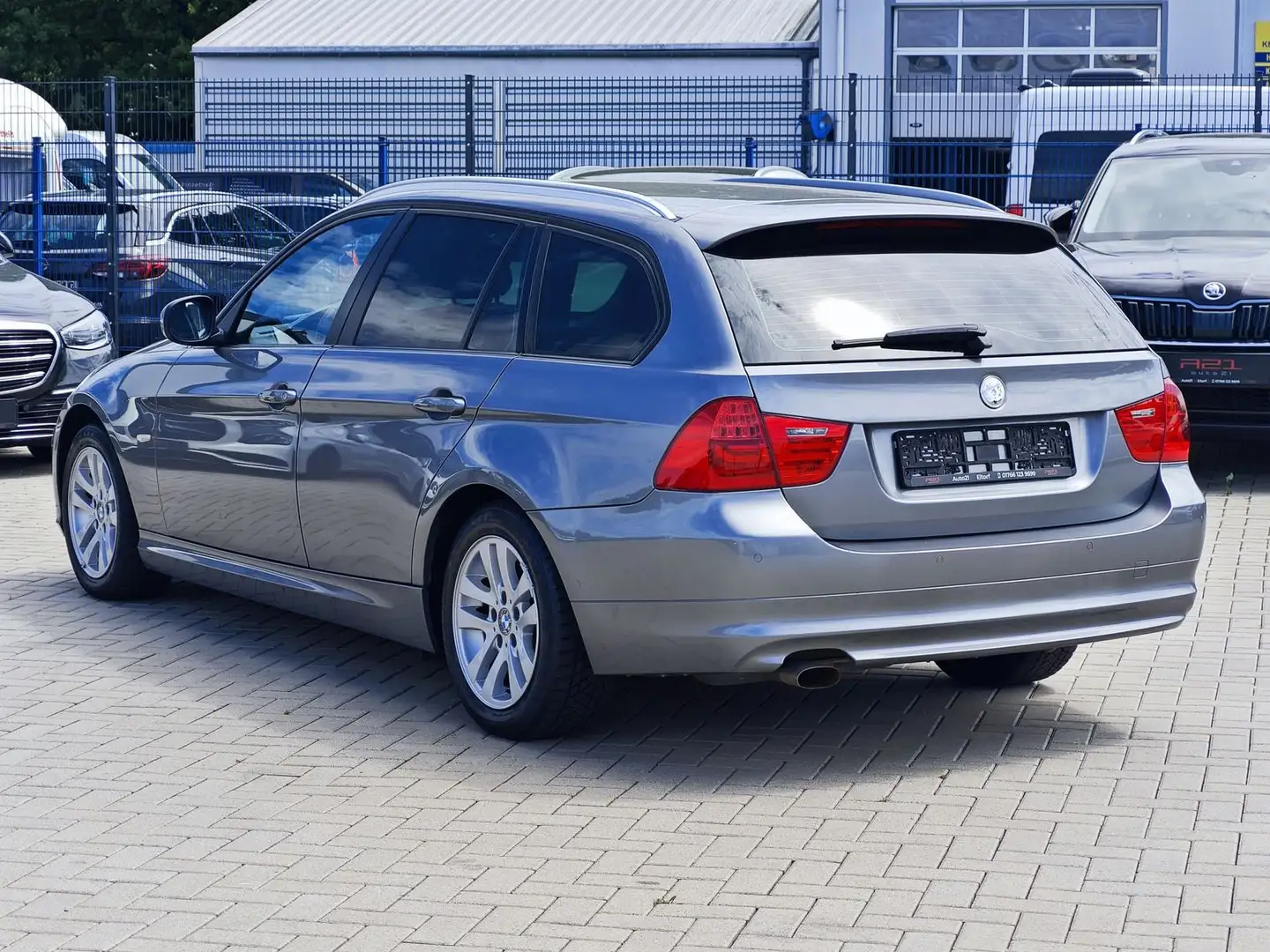 BMW 318 i Touring Aut. i Edition Sport|AHK|Xenon|PDC Grau - 2