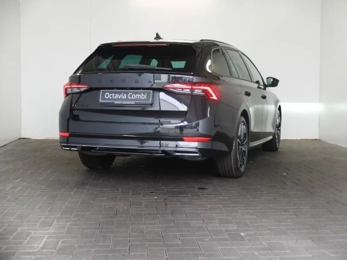 Skoda Octavia Combi Sportline 2,0 TSI 140 kW DSG 4x4 Schwarz - 2