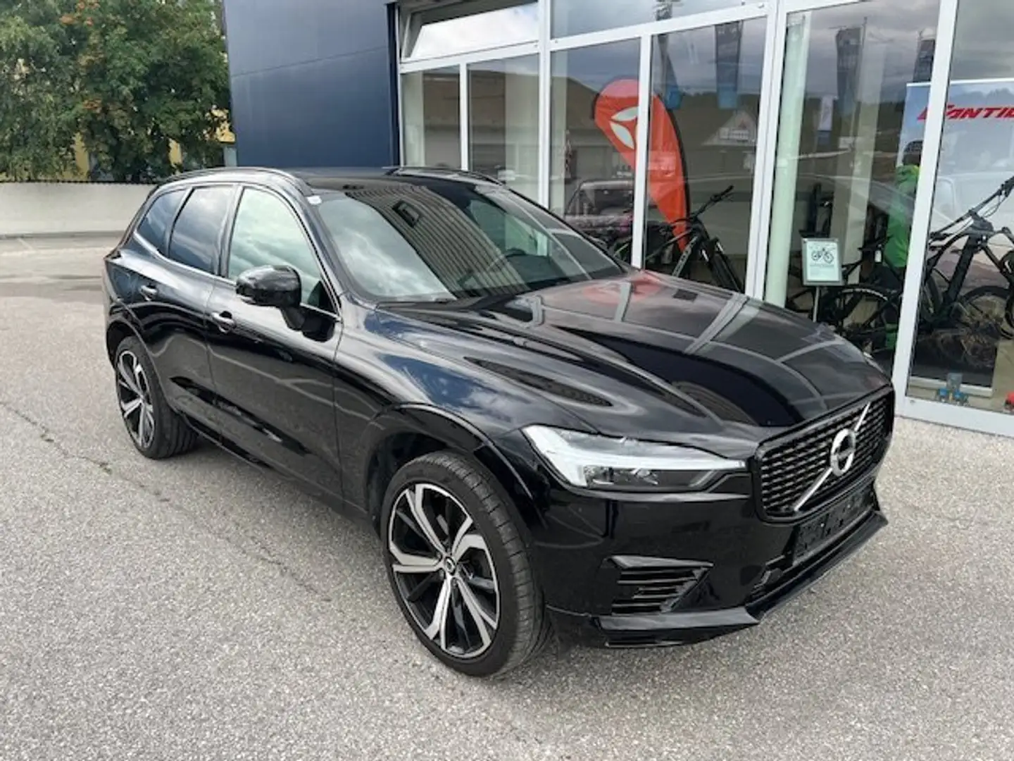 Volvo XC60 T6 AWD Recharge PHEV R-Design Geartronic Schwarz - 1