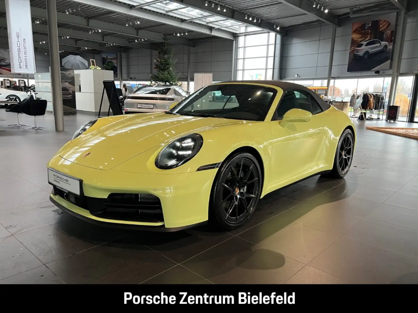 Porsche 992 911 Carrera Cabriolet InnoDrive Sportabgas Gelb - 1