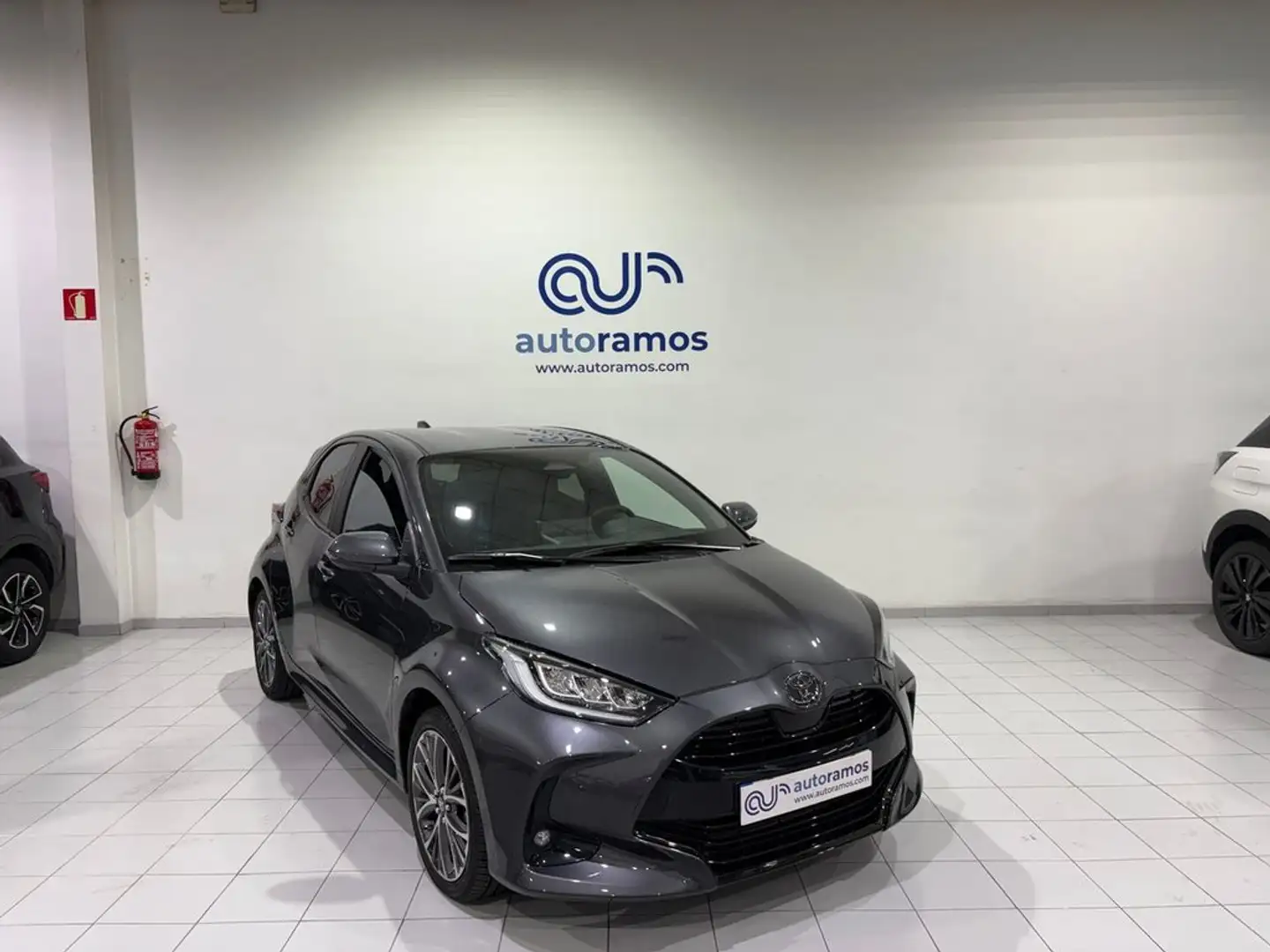Toyota Yaris 1.5 120H Style Grau - 1