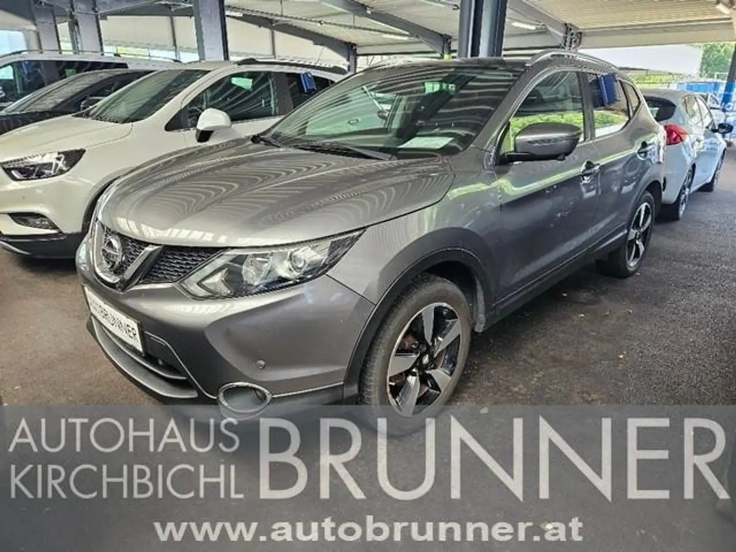 Nissan Qashqai 1,6 dCi 360° Gris - 1