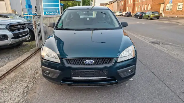 Ford Focus view 3