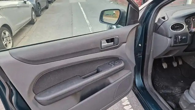 Ford Focus view 10