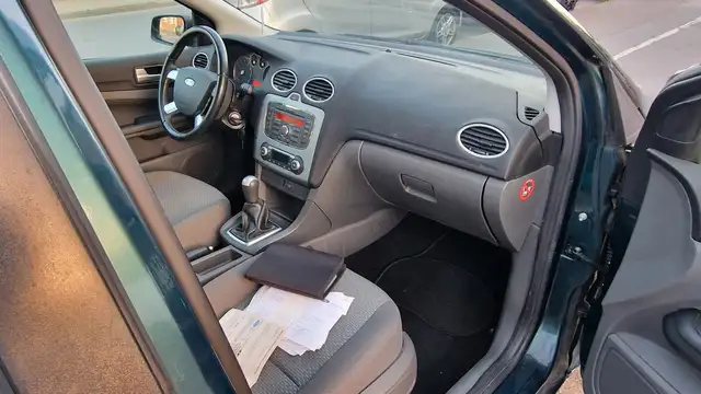 Ford Focus view 16