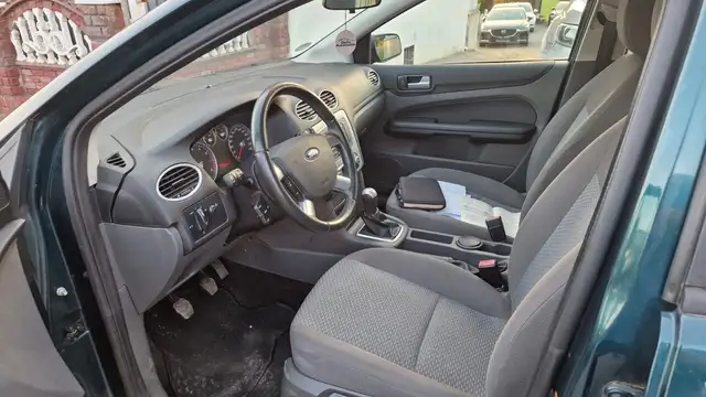 Ford Focus view 12