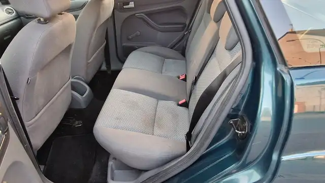 Ford Focus view 14