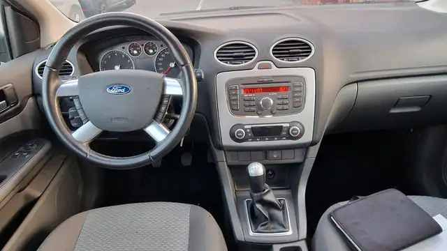 Ford Focus view 15