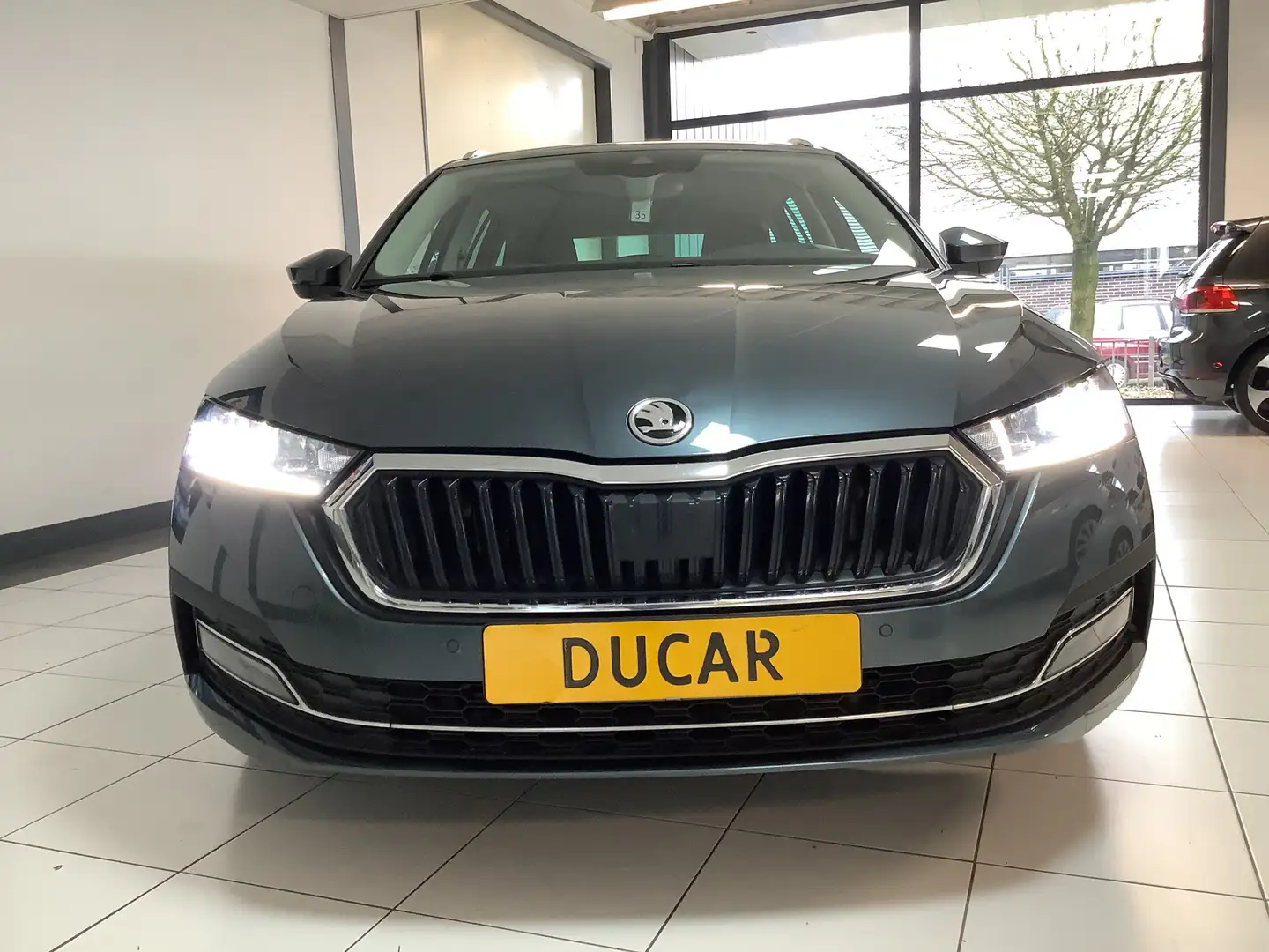 Skoda Octavia Combi 1.4 TSI iV PHEV Business Edition Trekhaak te Gris - 2