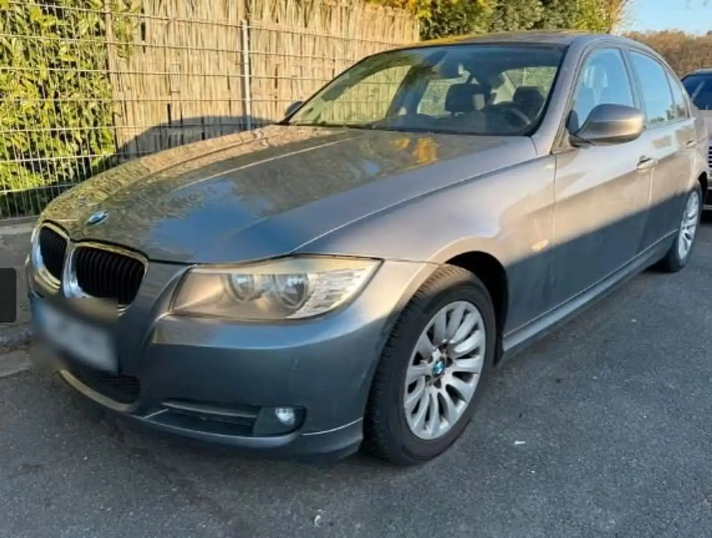 BMW 318 318d DPF Aut. Grau - 2